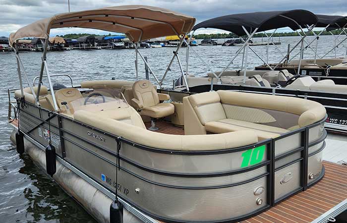 Big Papa's Harris Crest 23 foot 90 horsepower 14 person capacity pontoon boat rental in Castle Rock Lake, WI