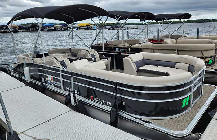 Big Papa's Harris Crest 25 foot 90 horsepower 14 person capacity pontoon boat rental in Castle Rock Lake, WI